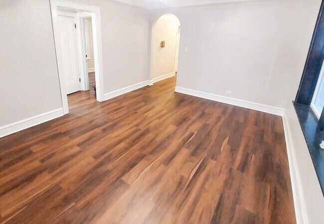 Building Photo - 4835 Lee St