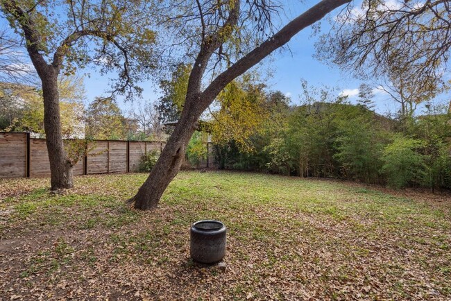 Building Photo - 2109 Bridle Path