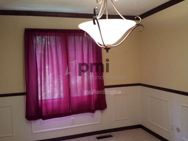 Building Photo - 536 W Ash Ave