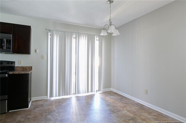 Building Photo - 613 Mosswood Ln