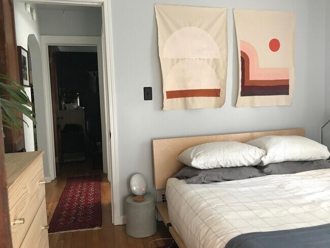 Building Photo - 401 E Cambourne St