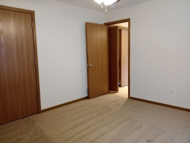 Building Photo - 701-703 Glenstone Dr.