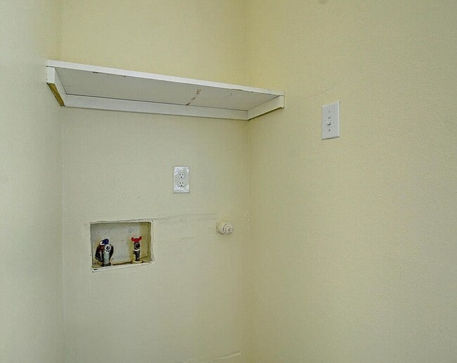 Building Photo - 2314 Capitan Dr