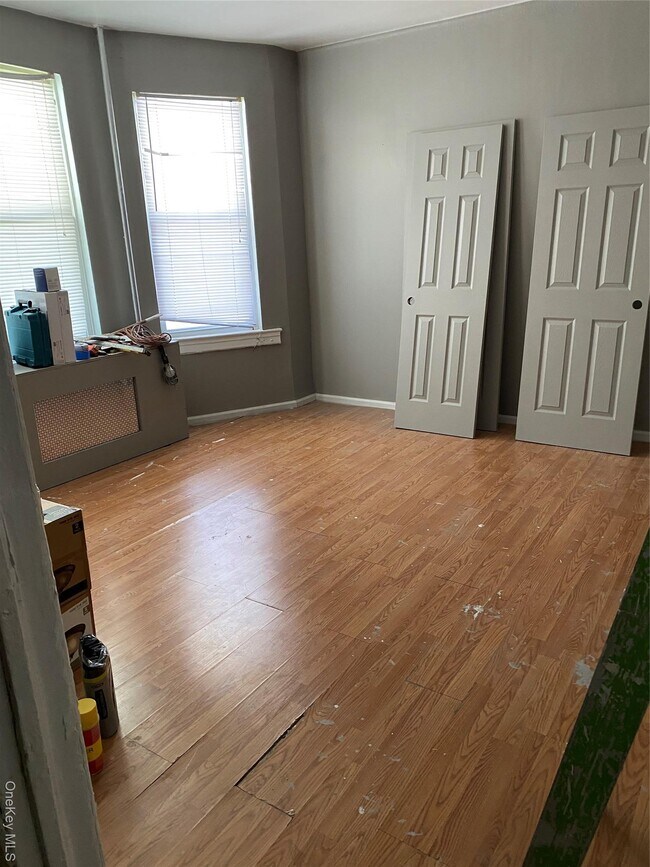 Building Photo - 769 E 223rd St