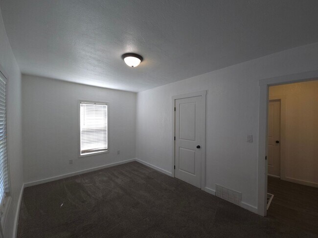 Building Photo - Old house charm with modern upgrades