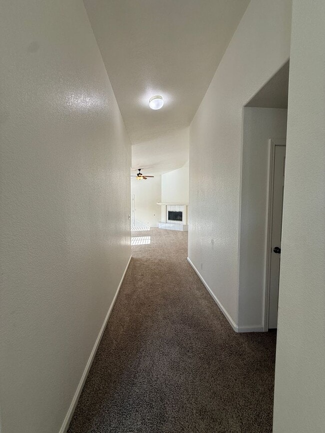 Building Photo - Rolling Hills Single Story Home Includes All Basic Utilities