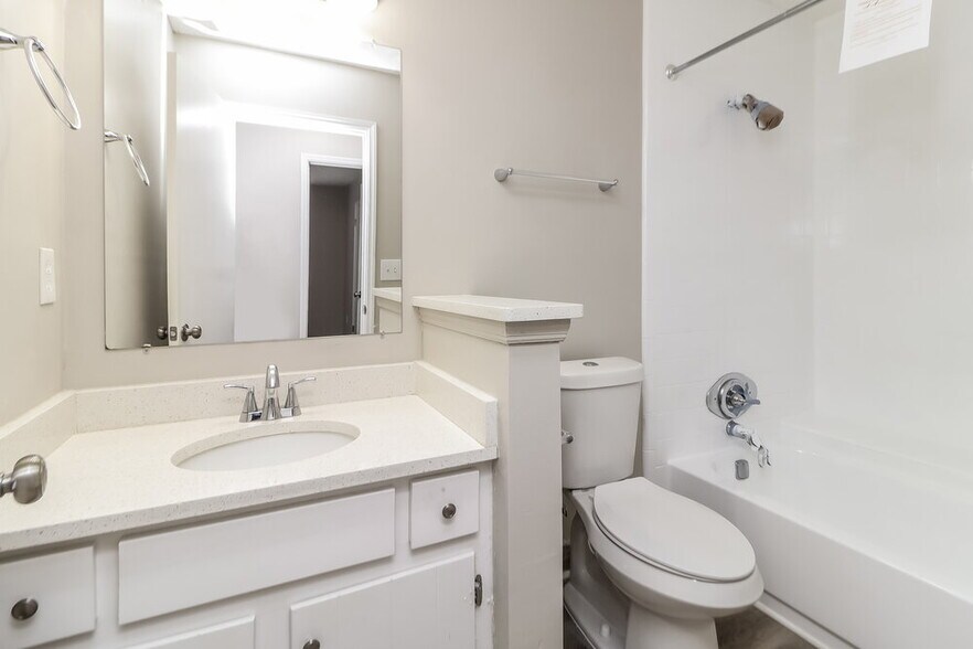 Building Photo - 4795 Jamerson Forest Cir