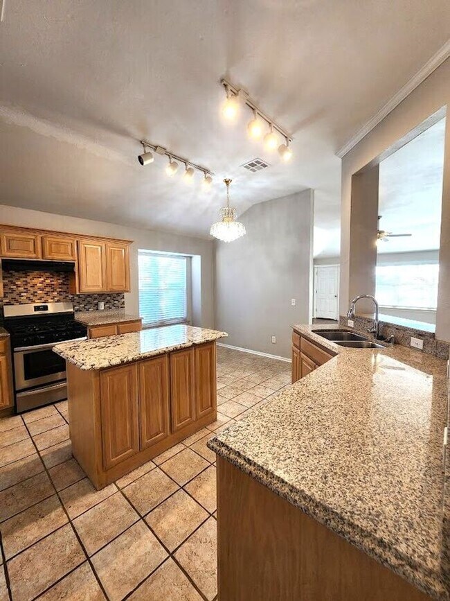 Building Photo - 3 Bed 2Bath 2 Car in the Westlake Addition NW OKC