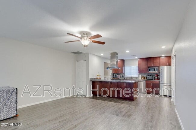 Building Photo - 2110 W De Palma Cir
