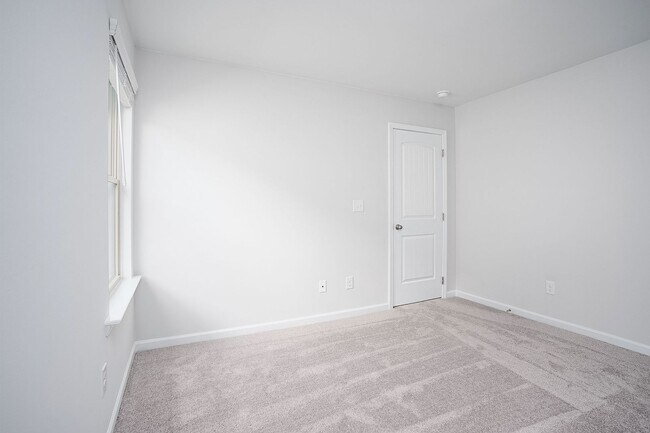 Building Photo - 2626 Jansen Ave