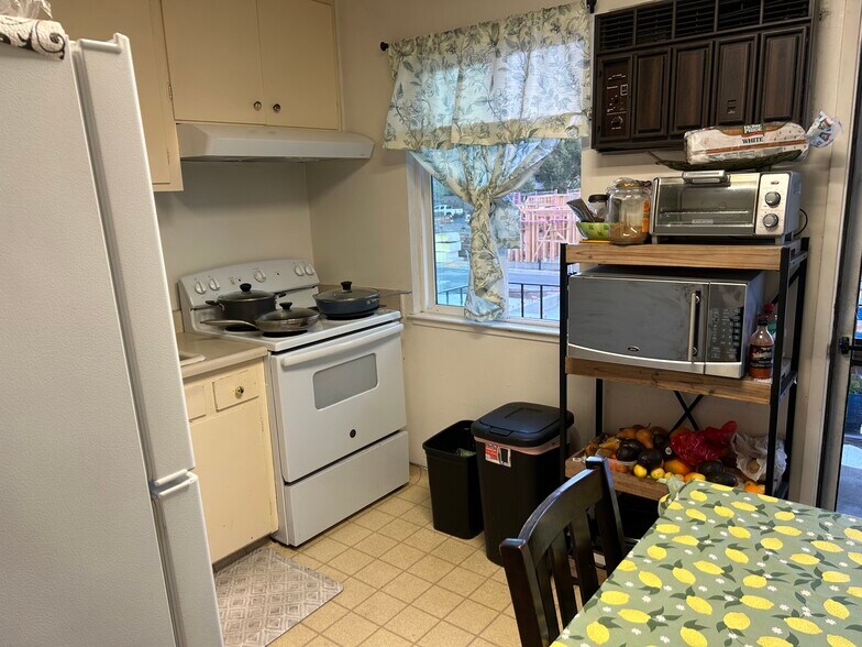 Building Photo - 1220 Detroit Ave