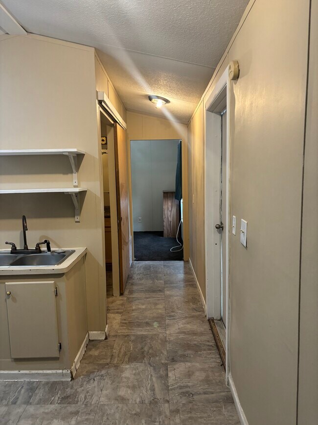 Building Photo - Lot 3