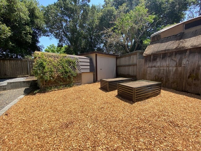 Building Photo - Charming 2 Bedroom Westside Petaluma Bungalow
