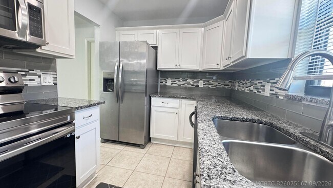 Building Photo - 20970 Concord Green Dr W