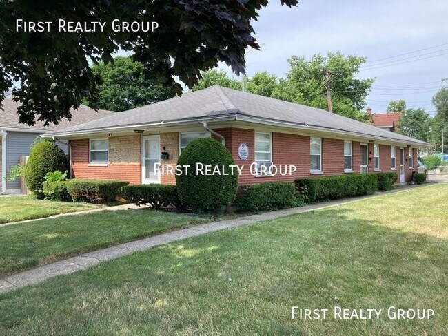 Primary Photo - 21 S Sperling Ave