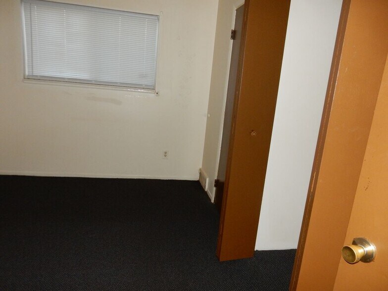 Building Photo - 5110 Maple St