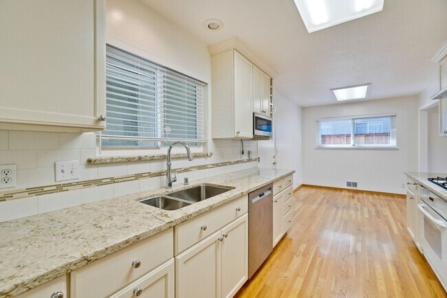 Building Photo - 5097 Forest Glen Dr