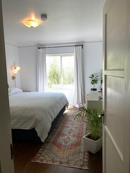 Bedroom II Entry - 1226 S Orange Grove Ave
