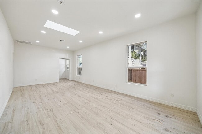 Building Photo - 437 N Everton St