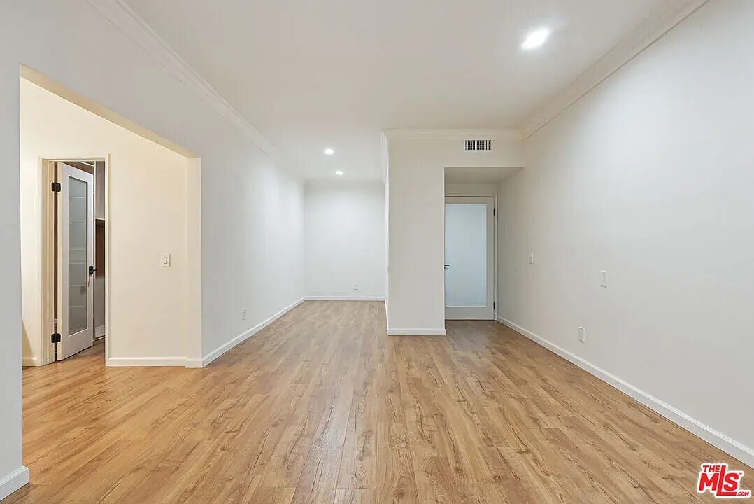 Building Photo - 930 N Wetherly Dr