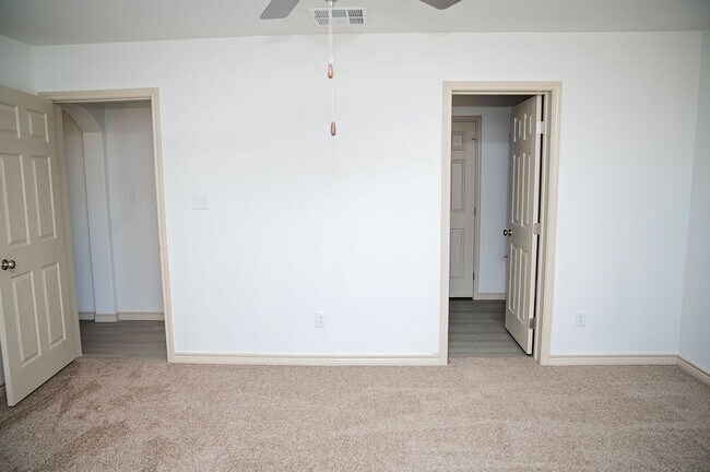 Building Photo - Fresh, Functional, and Move-In Ready | Sil...
