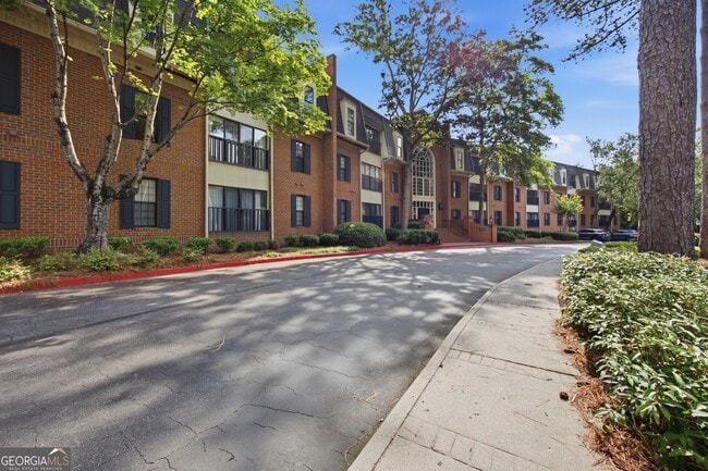 Building Photo - 23117 Plantation Dr NE