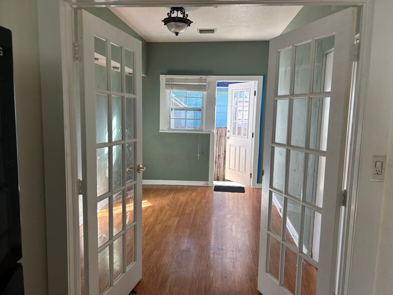 Building Photo - 2535 2nd Ave N