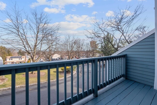 Building Photo - 18 Skyview Terrace