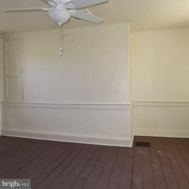 Building Photo - 11677 Lincoln Way W
