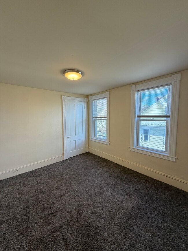 Building Photo - 27-29 Dalton Ave