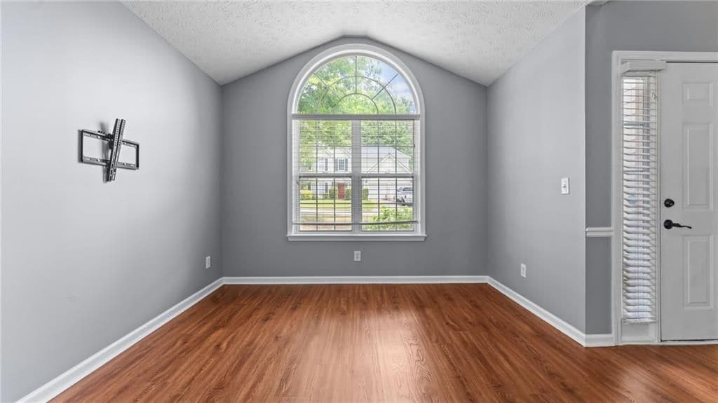 Building Photo - 450 Manor Glen Dr