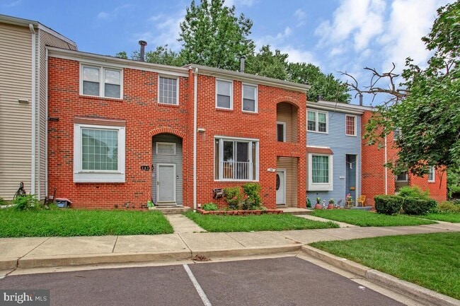 Building Photo - 205 Castleton Pl
