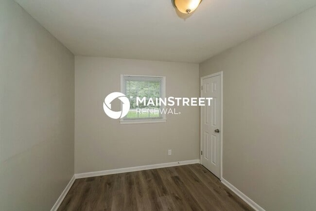 Building Photo - 3 Bedroom Pet-Friendly Home in Louisville, KY with Main Street Renewal