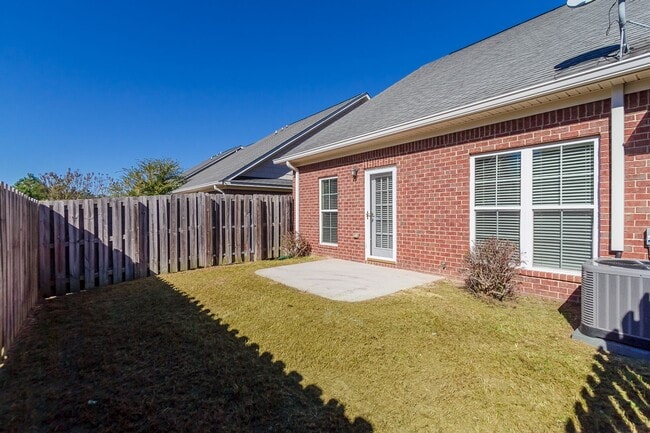 Building Photo - 823 Landing Dr