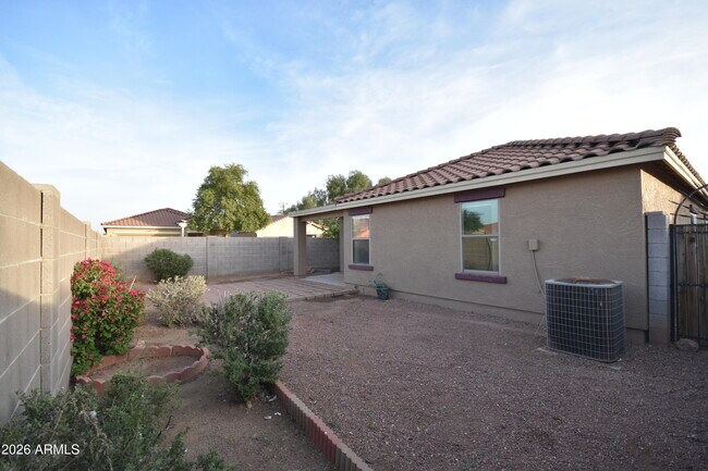 Building Photo - 2404 W Roeser Rd