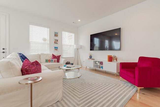 Building Photo - 1059 S Hollywood Ave