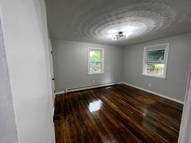 Building Photo - 388 Burncoat St