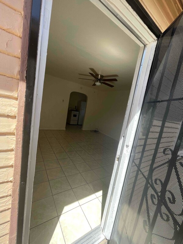 Building Photo - 563 S 1st Ave