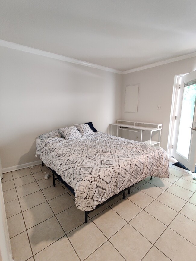 Primary Photo - 5281 Daffodil Dr