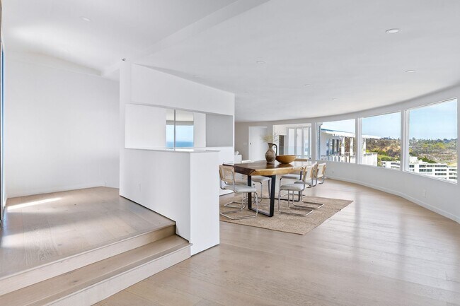 Building Photo - Blue Horizon House