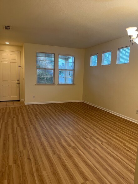 living/dining room - 2954 Cardinal Dr