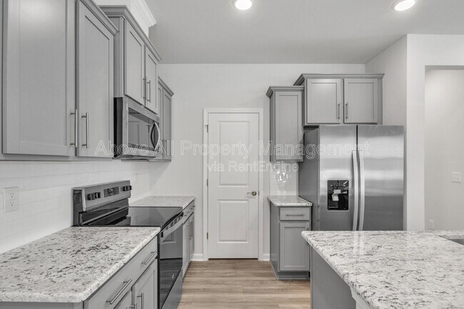 Building Photo - 840 McKenzie Pk Ter