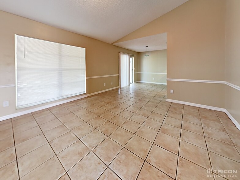 Building Photo - 1028 Hardwood Dr