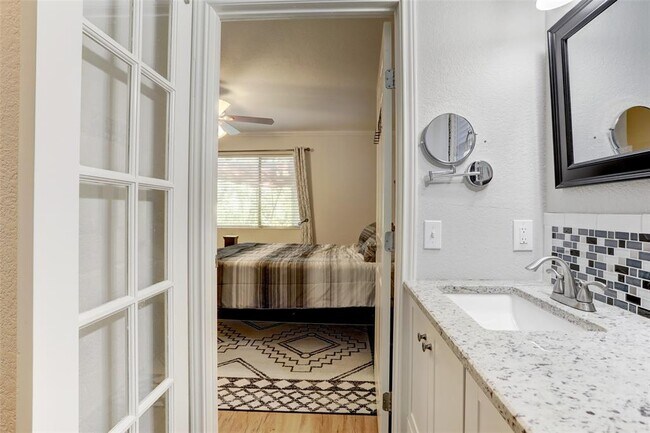Building Photo - 4802 Walden Cir