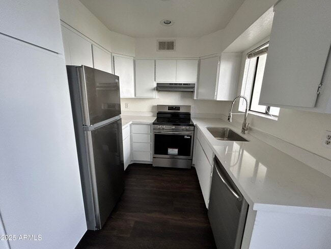 Building Photo - 1702 E Ocotillo Rd