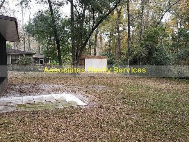 Building Photo - Sublease This Newly Renovated 2 bedroom wi...