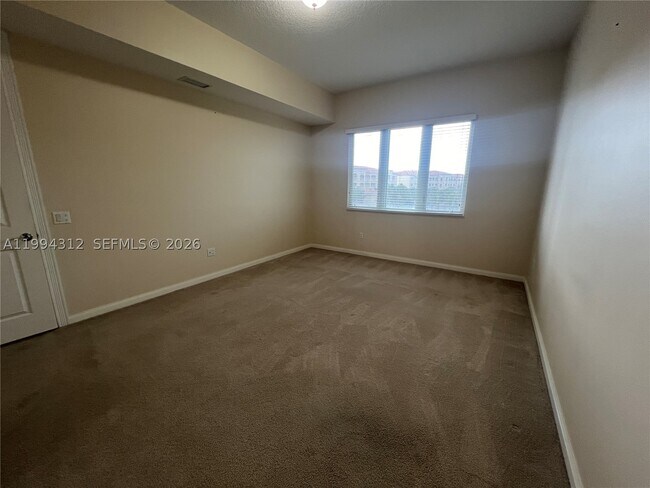 Building Photo - 5 FL-5