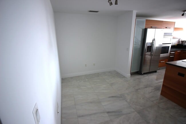 Building Photo - 2950 NE 188th St