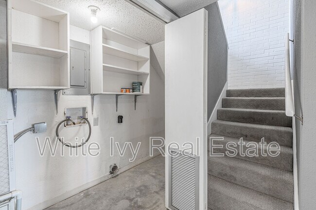 Building Photo - 356 Peach Is Rd