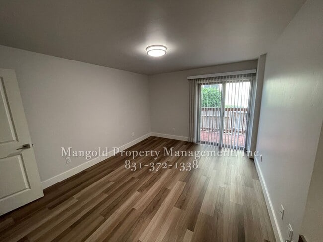 Building Photo - 315 8th St